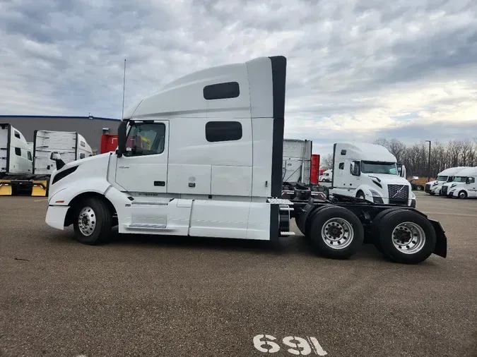 2020 VOLVO VNL64T760