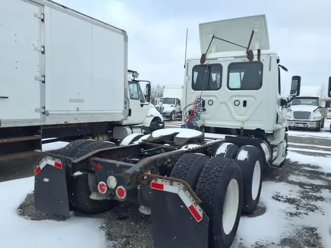 2018 FREIGHTLINER/MERCEDES CASCADIA 125