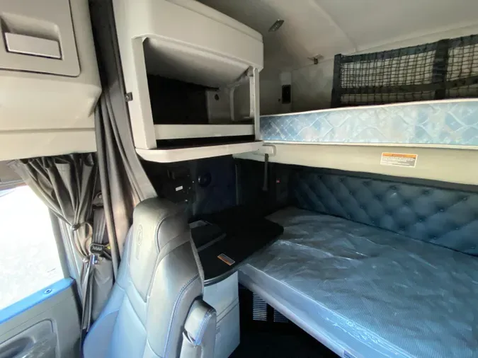 2024 Kenworth W990