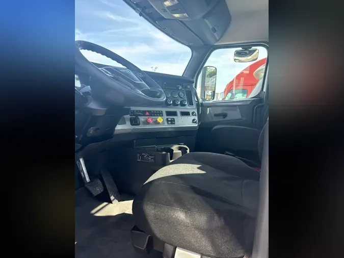 2019 FREIGHTLINER/MERCEDES NEW CASCADIA 116c51eb7fe0697b8aba8f48dd00e2d8933