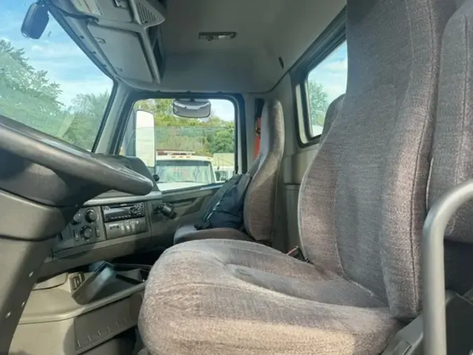2019 VOLVO VNL64T-300