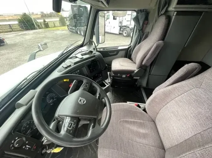 2019 VOLVO VNR64T640