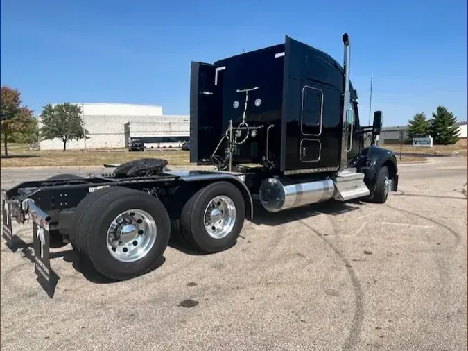 2024 Kenworth W990