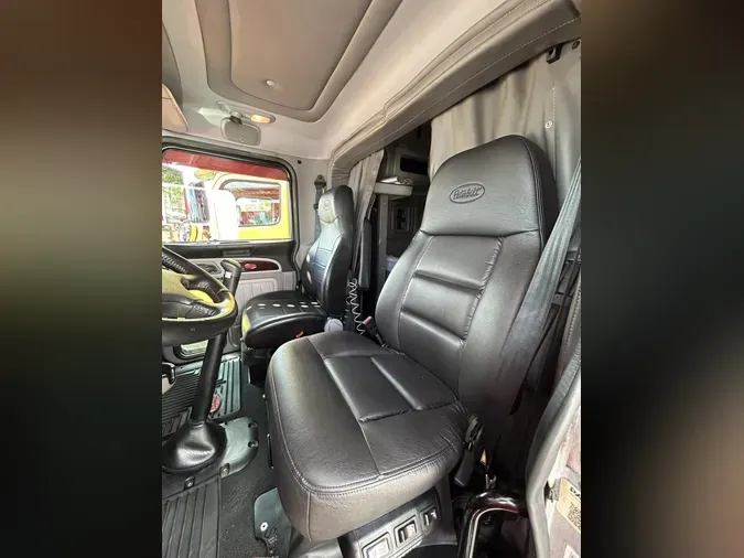 2022 Peterbilt 389