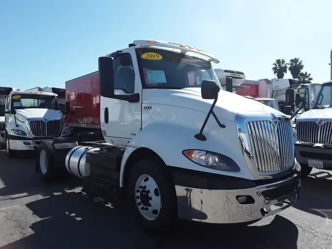 2019 NAVISTAR INTERNATIONAL RH613 DAYCAB S/A