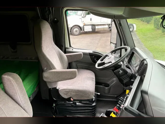 2022 INT LT625 6x4