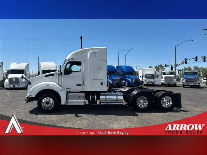 2022 KENWORTH T880