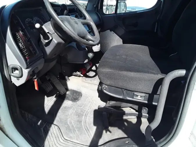 2017 FREIGHTLINER M2 106