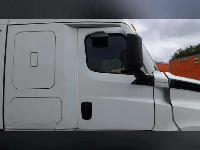 2021 Freightliner Cascadia 126