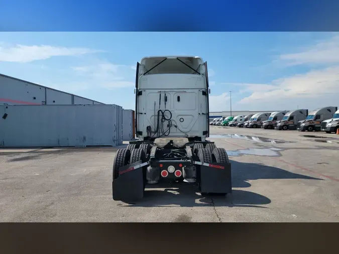 2021 Freightliner Cascadia 126c53f87fe36a7a47d8f723b3b08284adf