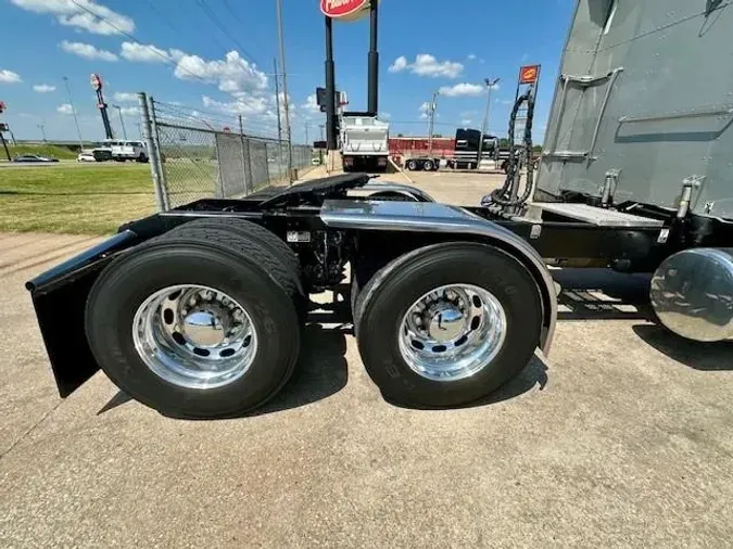 2023 Peterbilt 389
