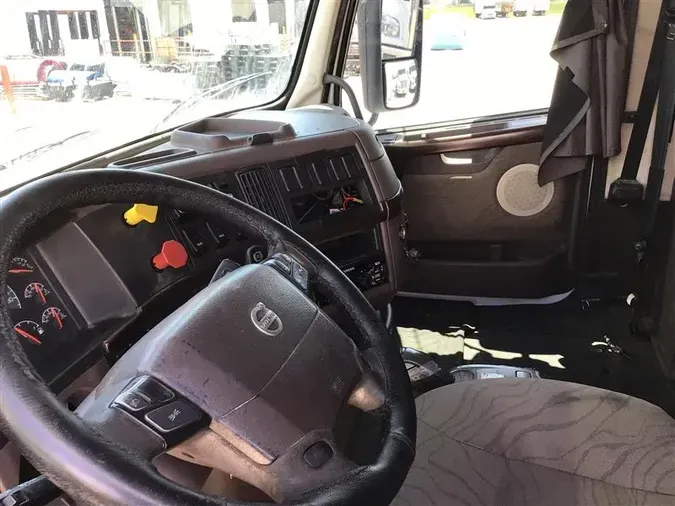 2018 VOLVO VNL670