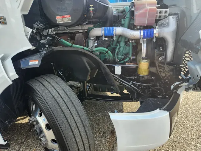 2022 VOLVO VNL64T760