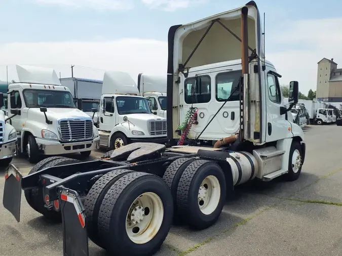 2020 FREIGHTLINER CASCADIA 125
