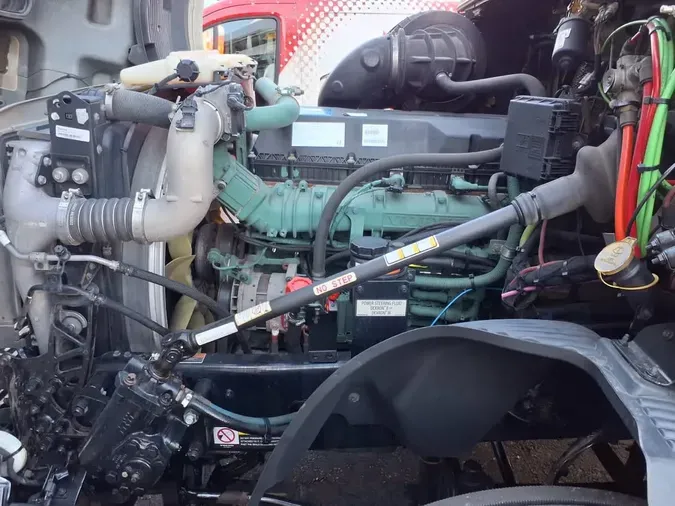 2021 VOLVO VNL64T-760c5581a6b15149469770897533bd957cc
