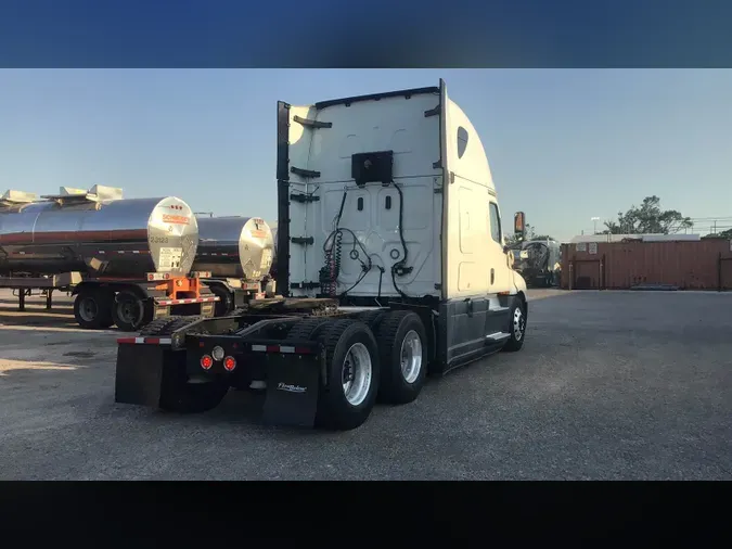 2020 Freightliner Cascadia