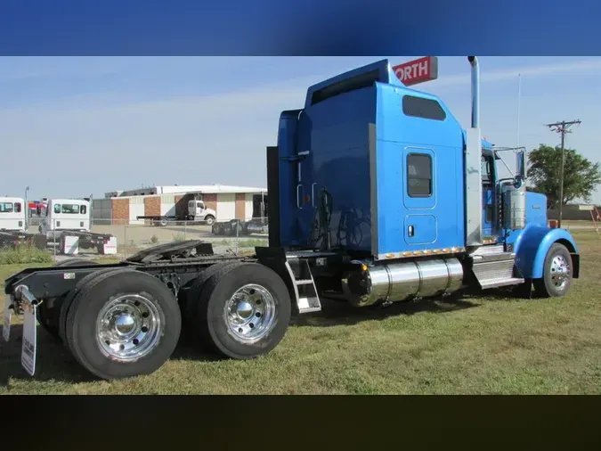 2021 Kenworth W900L