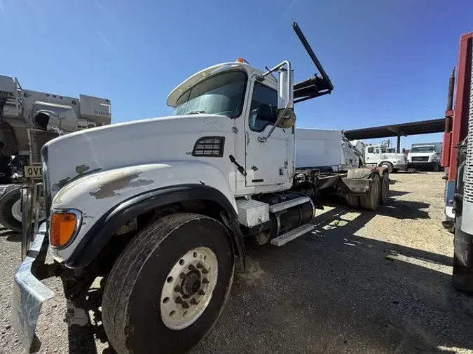 2005 MACK GRANITE CV713