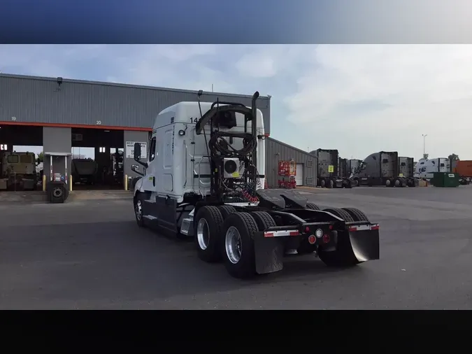 2022 Freightliner Cascadia 126c560ade09cbc42b1239f6933503e33ba
