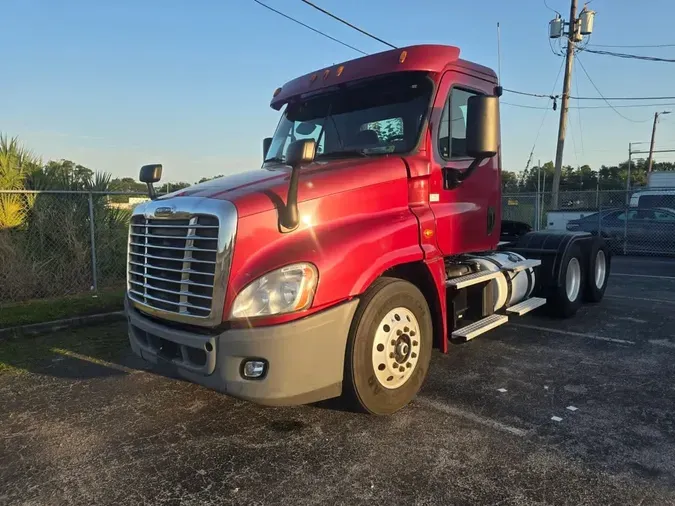 2020 FREIGHTLINER/MERCEDES CASCADIA 125c561b8f7db25fb834badbe46fa4495fa