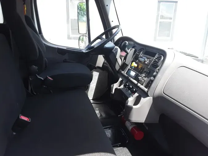 2020 FREIGHTLINER M2 106