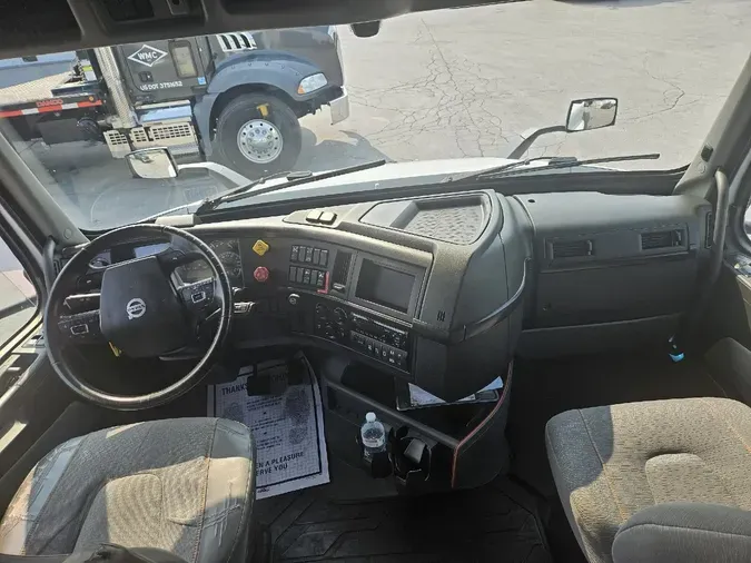 2021 VOLVO VNR64T640