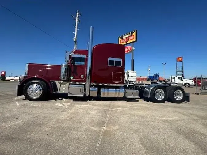 2022 Peterbilt 389