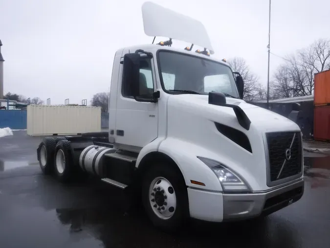 2019 VOLVO VNL