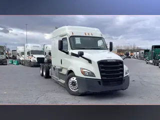 2020 Freightliner Cascadia 126