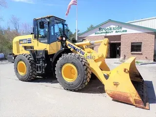 2019 KOMATSU WA270-8