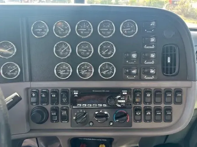 2021 Peterbilt 389