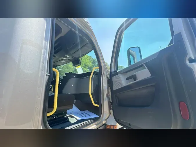 2022 Freightliner Cascadia 126