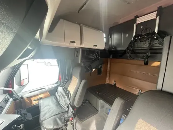 2020 FREIGHTLINER CASCADIA 126