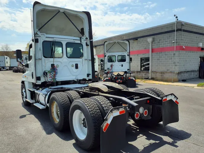 2017 FREIGHTLINER/MERCEDES CASCADIA 125