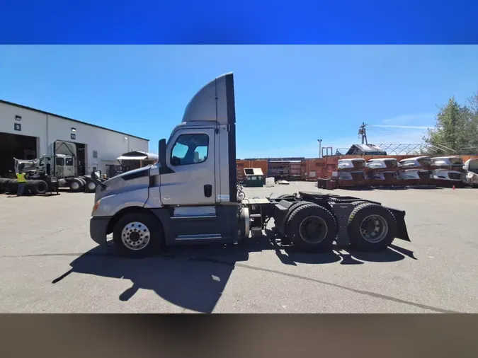 2020 Freightliner Cascadia 126