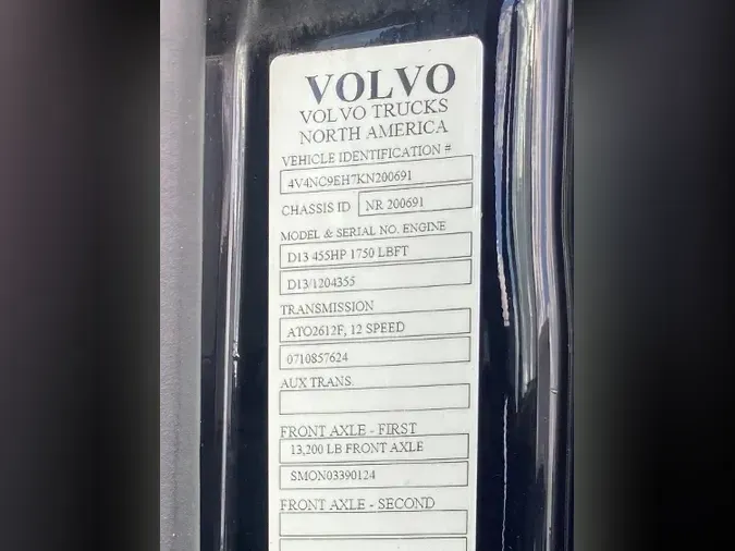2019 Volvo VNL64760