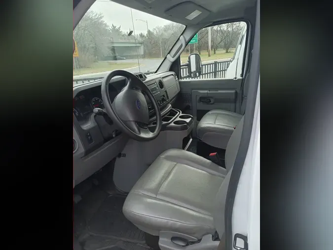 2017 FORD E350
