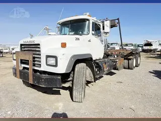 2002 MACK RD688S