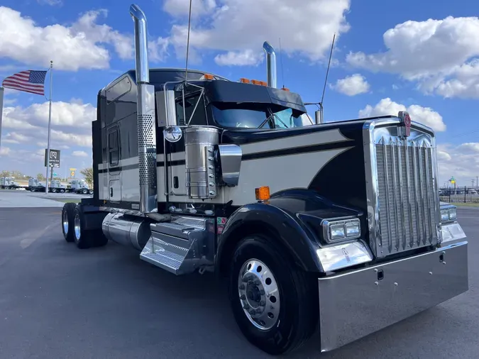 2022 KENWORTH W900L