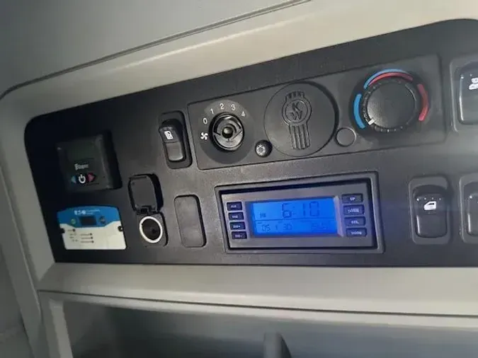 2021 Kenworth W990