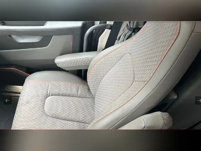 2025 VOLVO VNL64T760