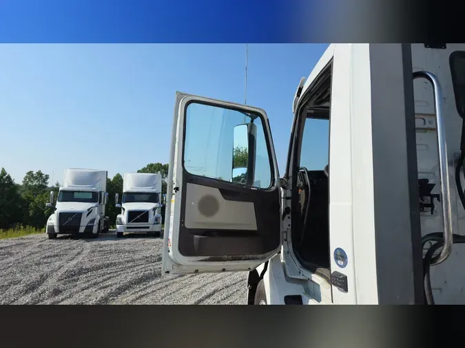 2018 Volvo VNL300