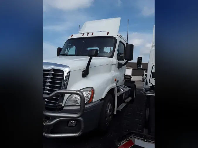 2018 FREIGHTLINER CASCADIA 125c5a3400e90b45d996d42b2fd4fcf24ff