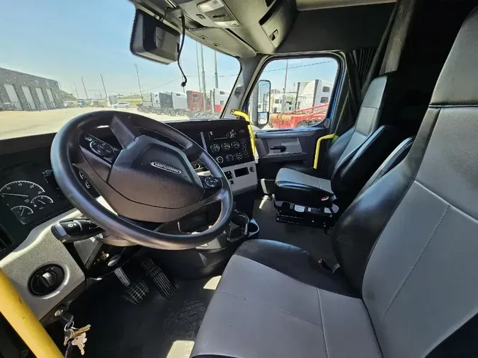 2021 FREIGHTLINER Cascadia 126
