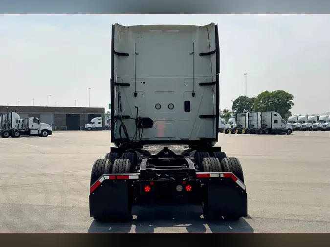 2022 INT LT625 6x4