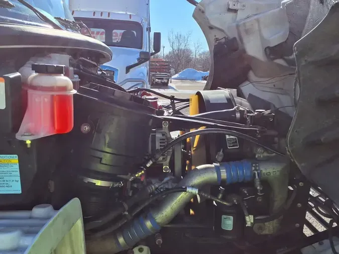 2018 FREIGHTLINER/MERCEDES M2 106