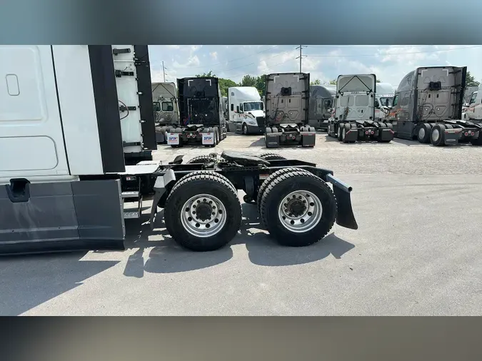 2021 Freightliner Cascadia 126