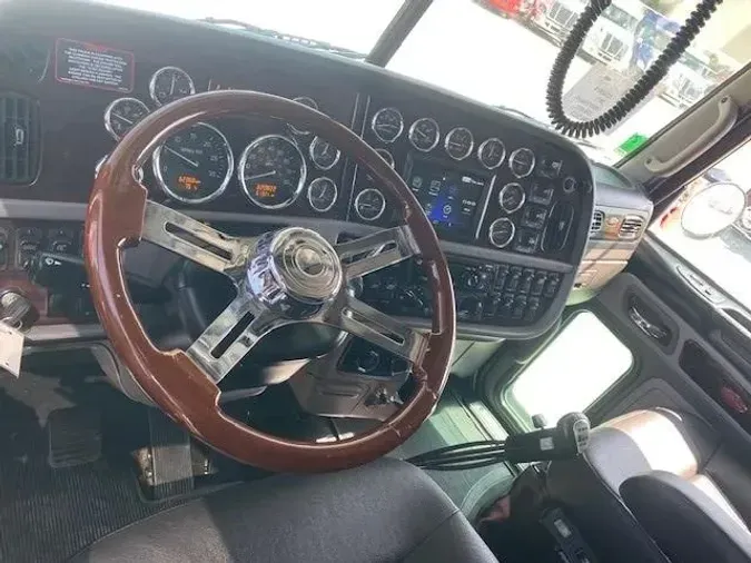2021 Peterbilt 389