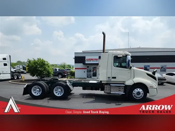2020 VOLVO VNL300