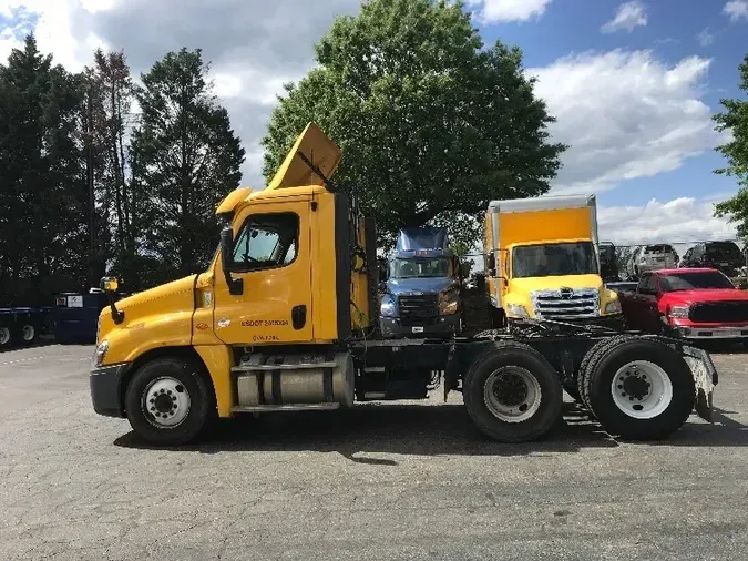 2018 Freightliner X12564ST